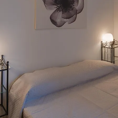 Maddalena Alto - Affitti Brevi Italia Genua